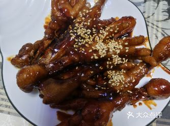 #韩式辣鸡爪# 首先鸡爪500g以及配料见图二～