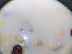 竹荪菌猪肚鸡小锅-洪氏嗨捞·广东猪肚鸡·椰子鸡火锅(西咸万象城店)