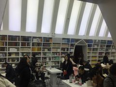 -钟书阁(松江泰晤士小镇店)