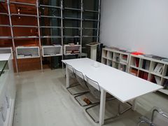 书店-上海油画雕塑院