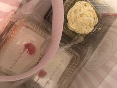 -红宝石·鲜奶小方·海派西点房(南丹店)