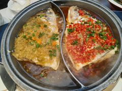 -阿瓦山寨·湘菜现炒·剁椒鱼头王(咸阳总店)