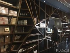 -钟书阁(松江泰晤士小镇店)