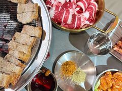 -围炉肉舍•炭烤活鳗•丹东海鲜烤肉(步行街店)