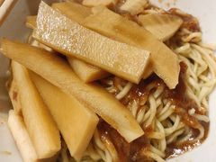 -松树干拌面店