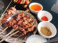 -烤肉小伙烤肉店