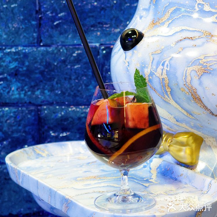 广州克莱因蓝茶饮店，他家的酿制酒挺不戳