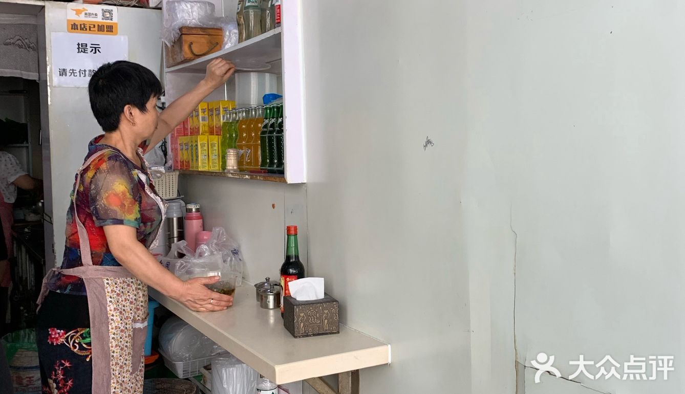 从时代广场出发 想去书店的 经过这家米粉 突然有点想
