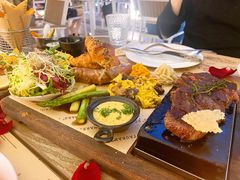 -Mark&Mars Restaurant