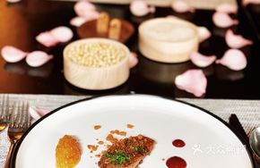 Pan-Seared Foie Gras with Cranberry Sauce