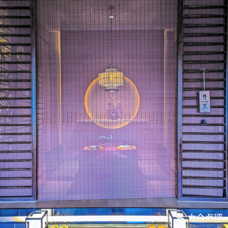 这是一份超大的刺身船,盛满了来自世界各地的新鲜海产