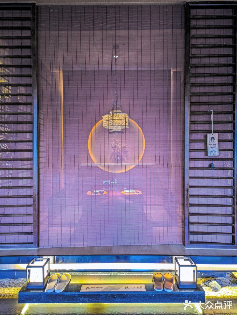 这是一份超大的刺身船,盛满了来自世界各地的新鲜海产