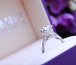 -威德钻石-克拉钻大本营(南京东路店)