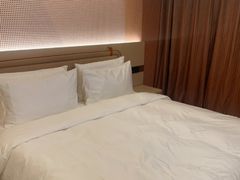 -桔子酒店(上海西藏北路地铁站店)