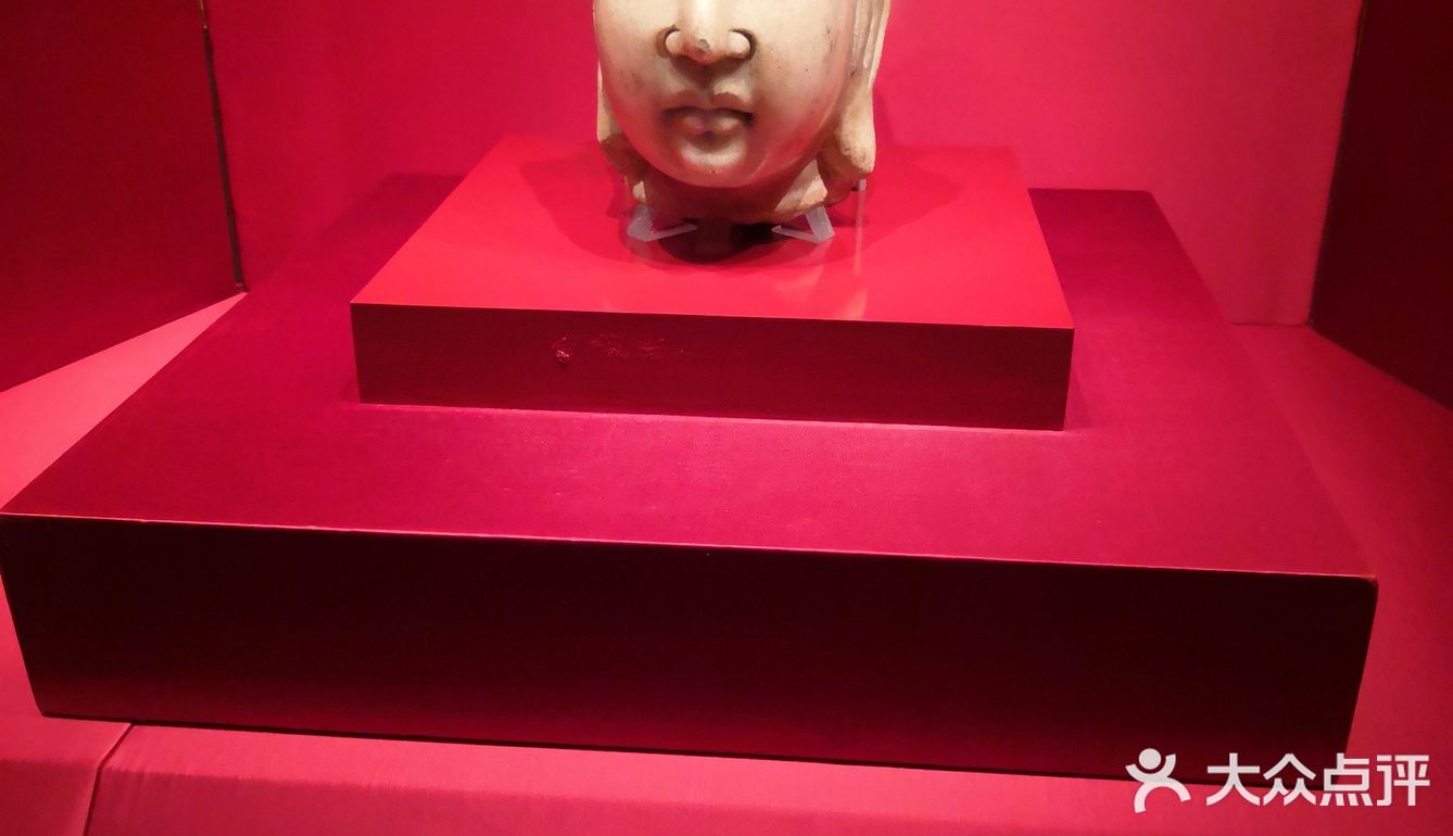 苏州博物馆馆身以灰白两色为主