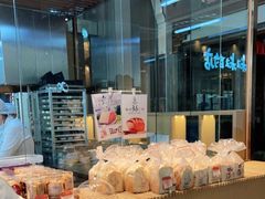 面包甜点陈列柜-西村叔叔的店·面包·甜品·蛋糕(清河万象汇店)