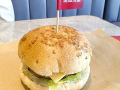 -必胜客(尹山湖歌林公园店)