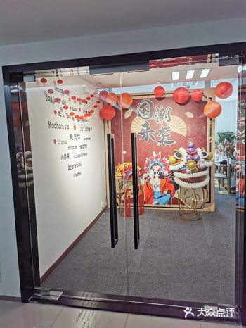 地址很好找，停车方便，电梯出来就看到这么鲜艳的国潮场