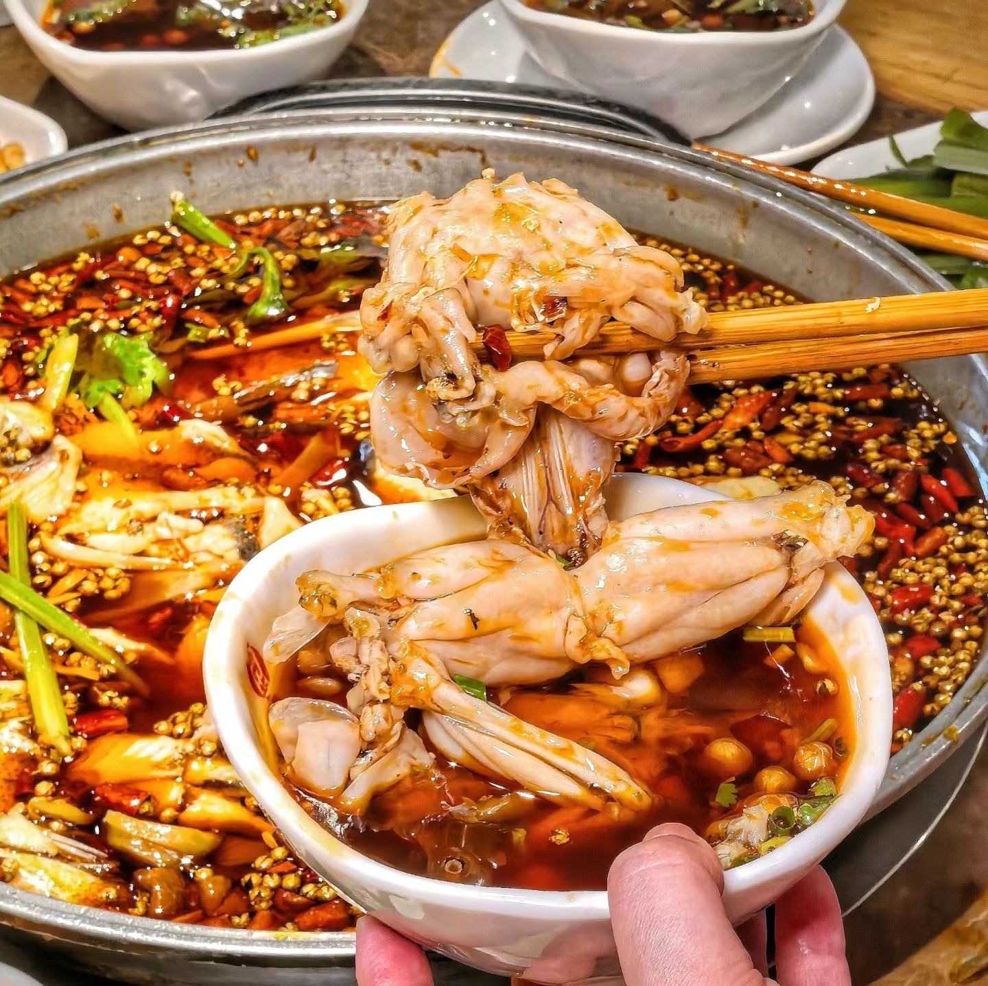 0元玩转这座城蛙肉鲜嫩多汁,每一块都仿