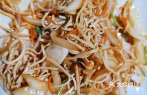 Stir-fried Tofu Skin with Onion Strips