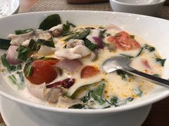 -Chom Cafe and Restaurant