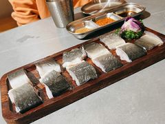 -围炉肉舍•炭烤活鳗•丹东海鲜烤肉(步行街店)