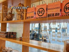 面包甜点陈列柜-分子跳动鲜活面包(五一大道店)