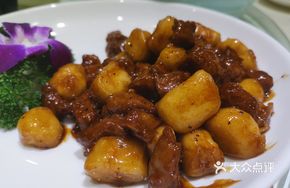 Braised Beef Tenderloin with Black Pepper and Rice Cake