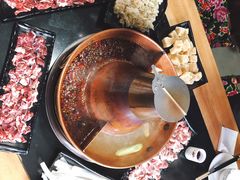 -果松木炭酸菜铜火锅·外婆参鸡汤