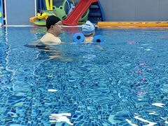 -蓝鲸奇亲子游泳俱乐部