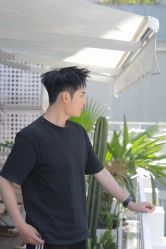 -一家只做男发烫染的店