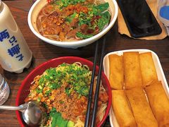-爆炸头阿姨小四川正宗川味小吃(无任何分店)