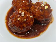 鸭蛋黄狮子头-梅飞酒家(名辉豪庭店)