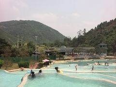-十万大山布透温泉