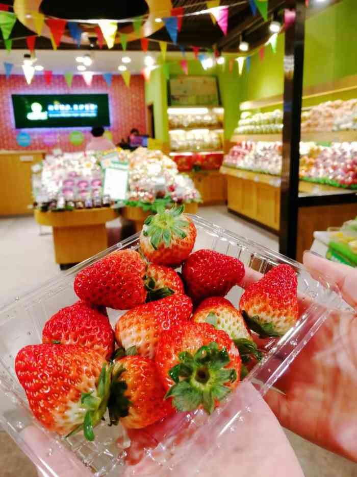 超奇鲜果(航天园店)-"这里的特务态度非常好,价格一般,店员很勤.
