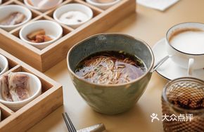 Elegant Nine-Grid Breakfast