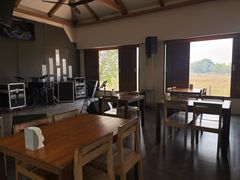 -Chom Cafe and Restaurant