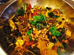 -愉肴麻辣香锅(中山路店)