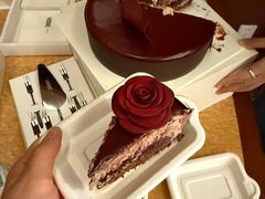 -VERIE BAKEHOUSE