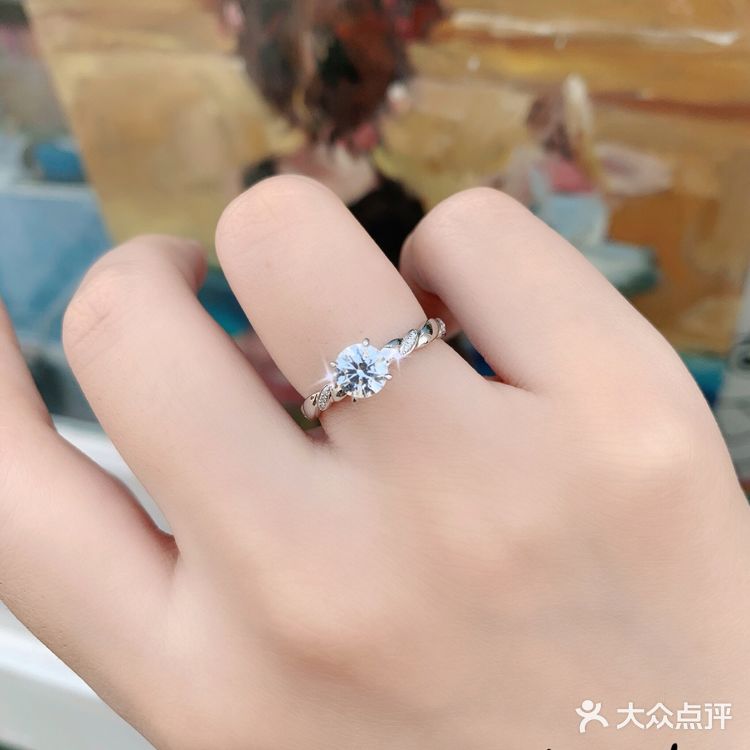 超有设计感的扭扭戒臂钻戒💍佩戴很舒服