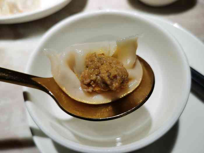 终于拔草期待好久的董先生～最有名的应该是「海胆水饺」了吧.