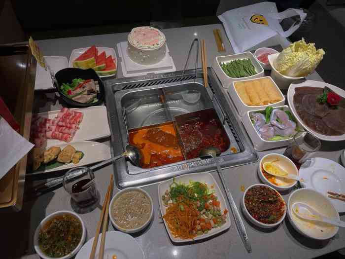 海底捞火锅(金沙印象城店)-"终于体验了一把海底捞过生日的感觉.听别.