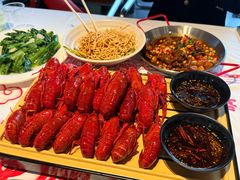 -肥肥虾庄·金牌油焖大虾(汉街SKP店)