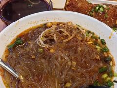 -爆炸头阿姨小四川正宗川味小吃(无任何分店)