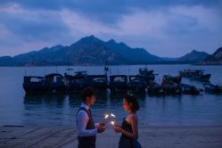 -现代经典婚纱摄影