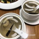 让我心水的是她天台花砖太美了，双子塔尽在其中