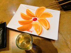 餐前水果-何师烧烤Pro ·江湖川菜·小龙虾·精酿(太古里旗舰店)