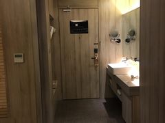 -西安大雁塔科技大学地铁站亚朵酒店