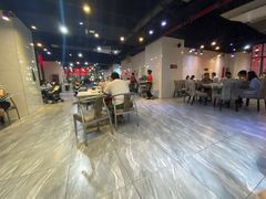 大堂-凤凰路何眼镜香辣蟹(花果园店)