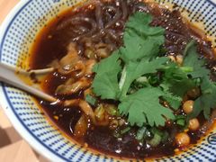 大勺肉酱酸辣粉-遇见小面(东方宝泰店)